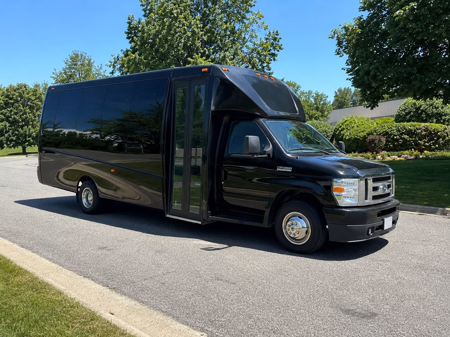 15 Passenger Party Bus Exterior