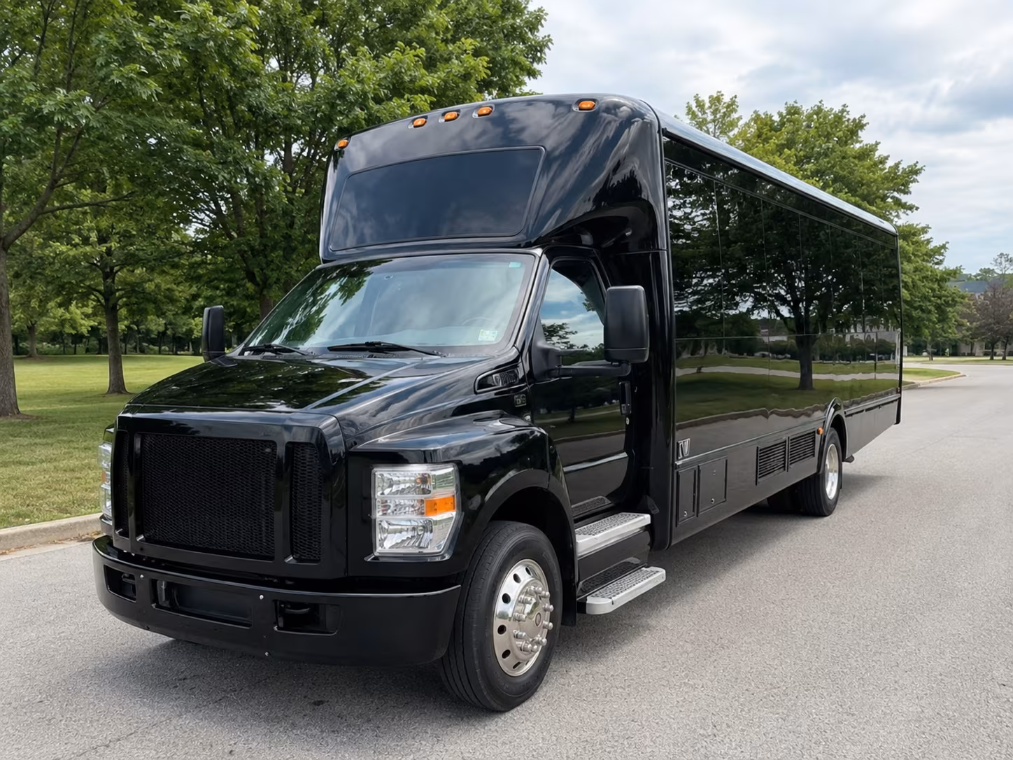 28 Passenger Party Bus Exterior